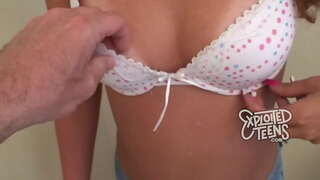 19 taona mafana teen fucks sy mahazo ny vava feno cum