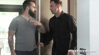 Bu azgın göt sarışın hatun yeterince horoz alamıyor!  Pis bir üçlü kavşakta yoğun kedi vurma ve çift derin boğaz eylemi yaparak kıçını işe koyar. Tam Fiske Private.com!