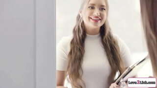 ���ມ່ວນແຂ່ງຂັນຄູ່ນ່ຶແລະການບໍລິການຂອງເຂົາເຈົ້າ cunts ແລະວ່ນຫຼາຍຈະມີ ໓some.ນາງປຸ່ມຜິວເນື້ອສີກັນເປັນຂອງນາງ busty ແຟ facesits ຂອງນາງ