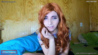 Meisie kry opgewonde in die voorkant van die skerm