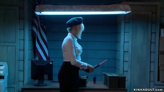 ���્યૂડ બંધાયેલા અને fucked પ્રશ્નકર્તા