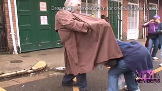 ���र्म माँ के लिए सड़कों पर मारा मोती न्यू ऑरलियन्स में